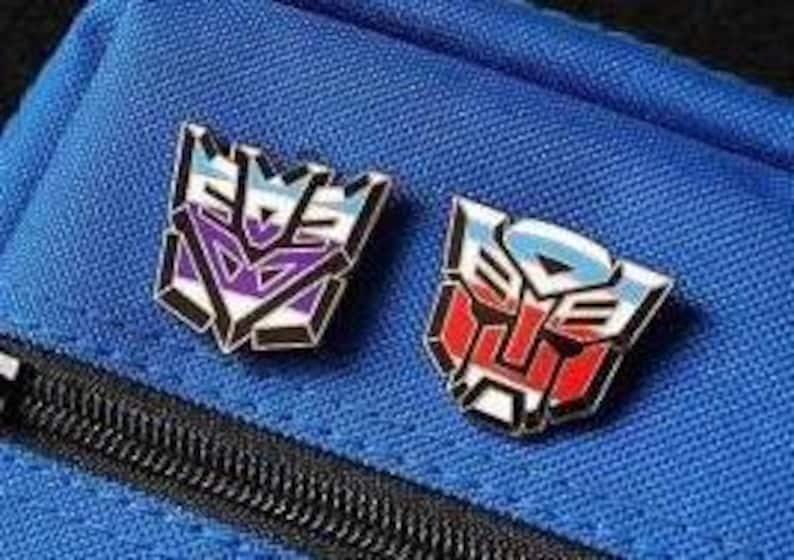 Tactical Robot Faction Pin Set (2 Pieces), Heroic & Villainous Insignia Enamel Badges, Cybertronian War Symbols, for Sci-Fi Fans, PINS ONLY