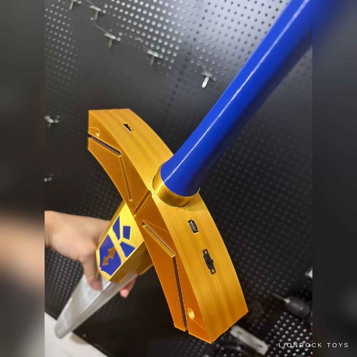 04_hilt_detail_usbc