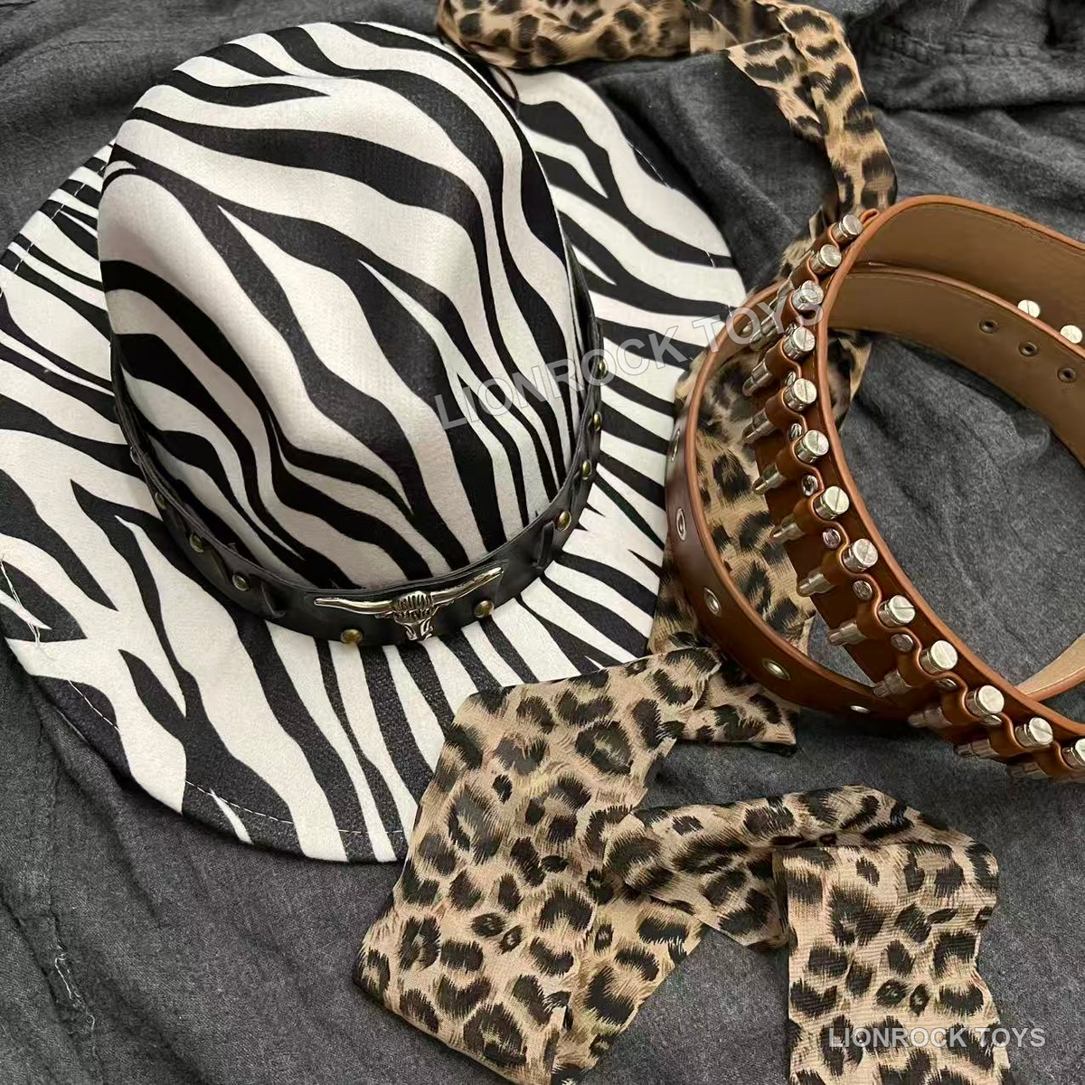 Zebra-pattern hat with PU 105 cm decorative belt. Leopard-print scarf shown as styling prop, not included.