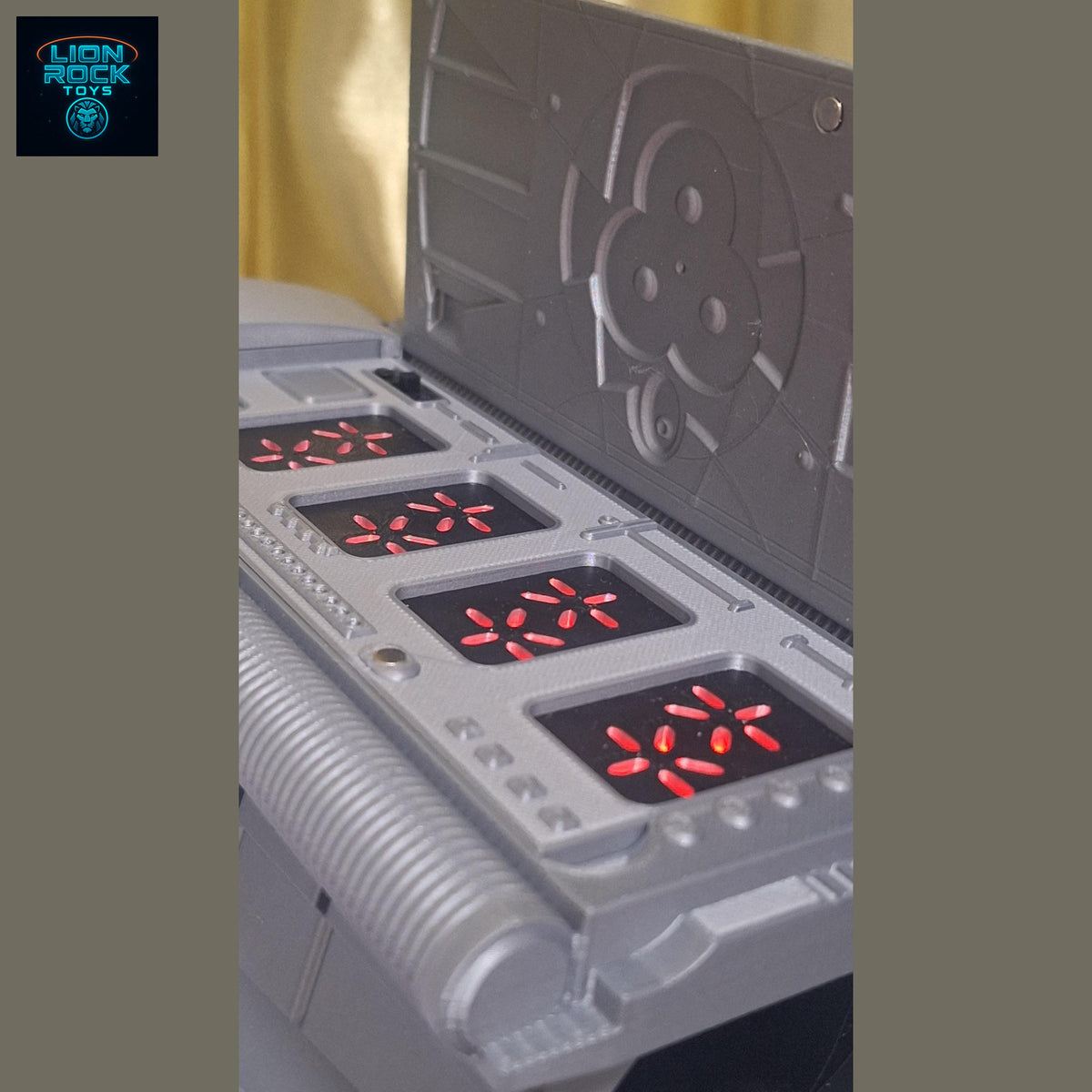 Predator Wrist Bomb Gauntlet — Self-Destruct Computer Cosplay Prop Replica
