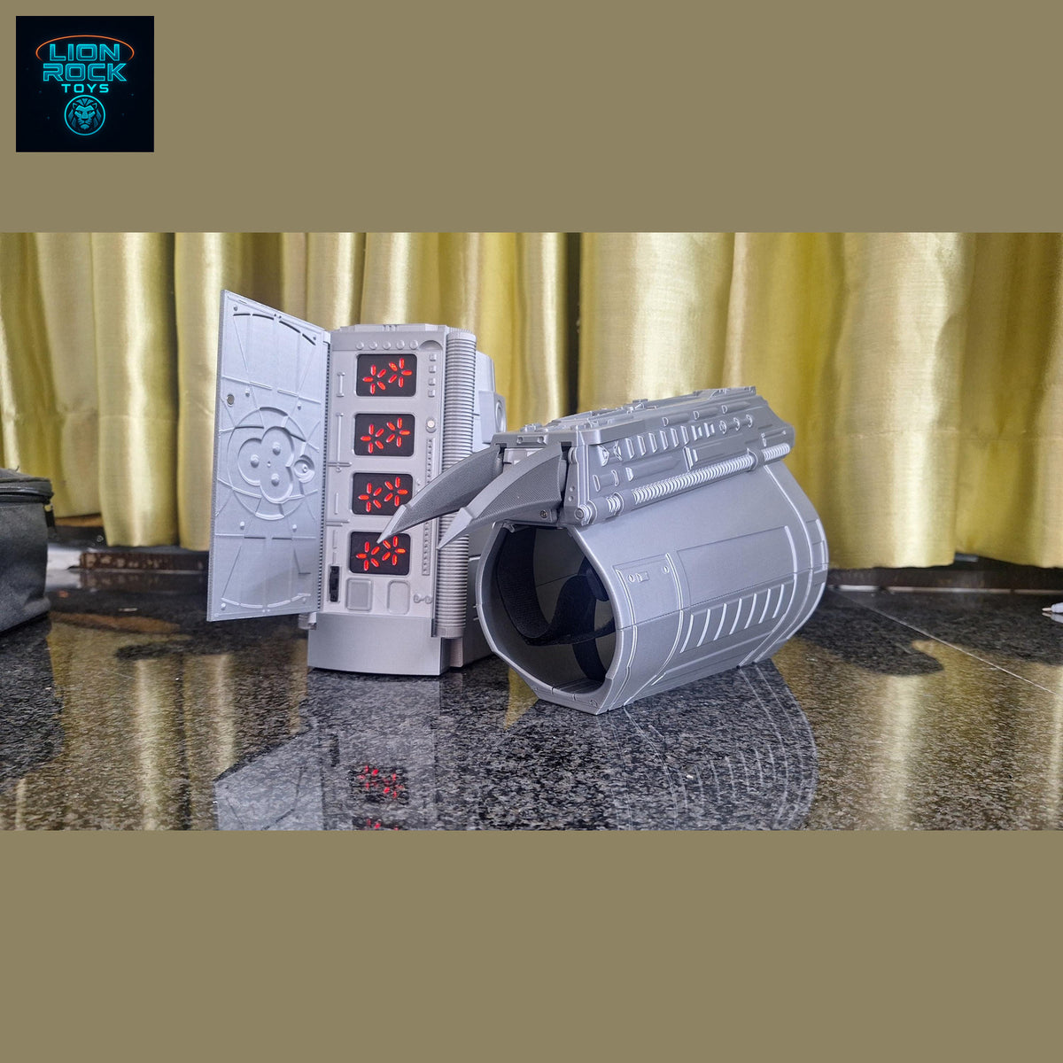 Predator Motorized Retractable Wrist Blade Gauntlet — Electric Extending Claw Cosplay Prop