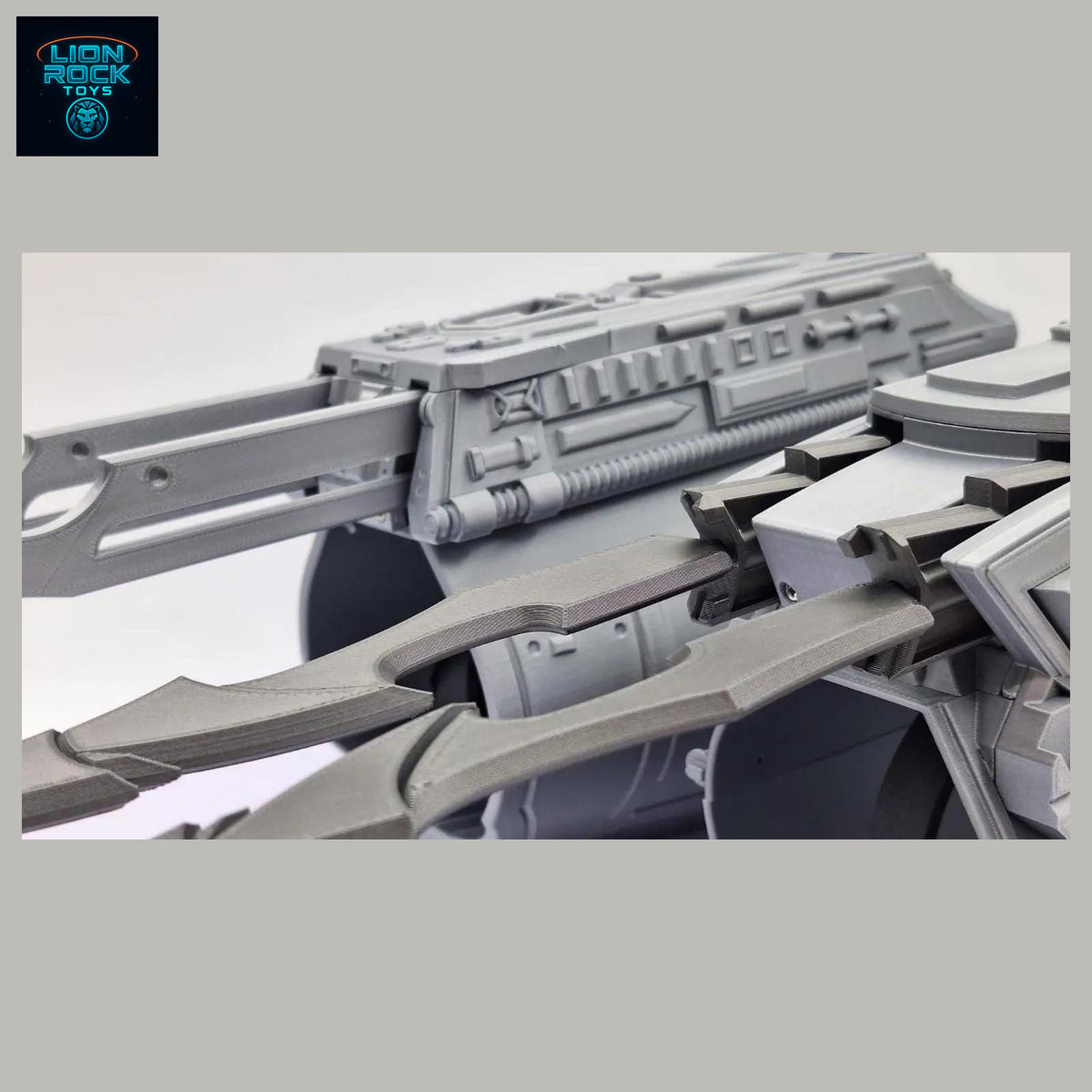 Predator Motorized Retractable Wrist Blade Gauntlet — Electric Extending Claw Cosplay Prop