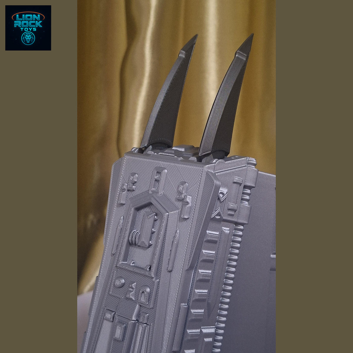 Predator Motorized Retractable Wrist Blade Gauntlet — Electric Extending Claw Cosplay Prop