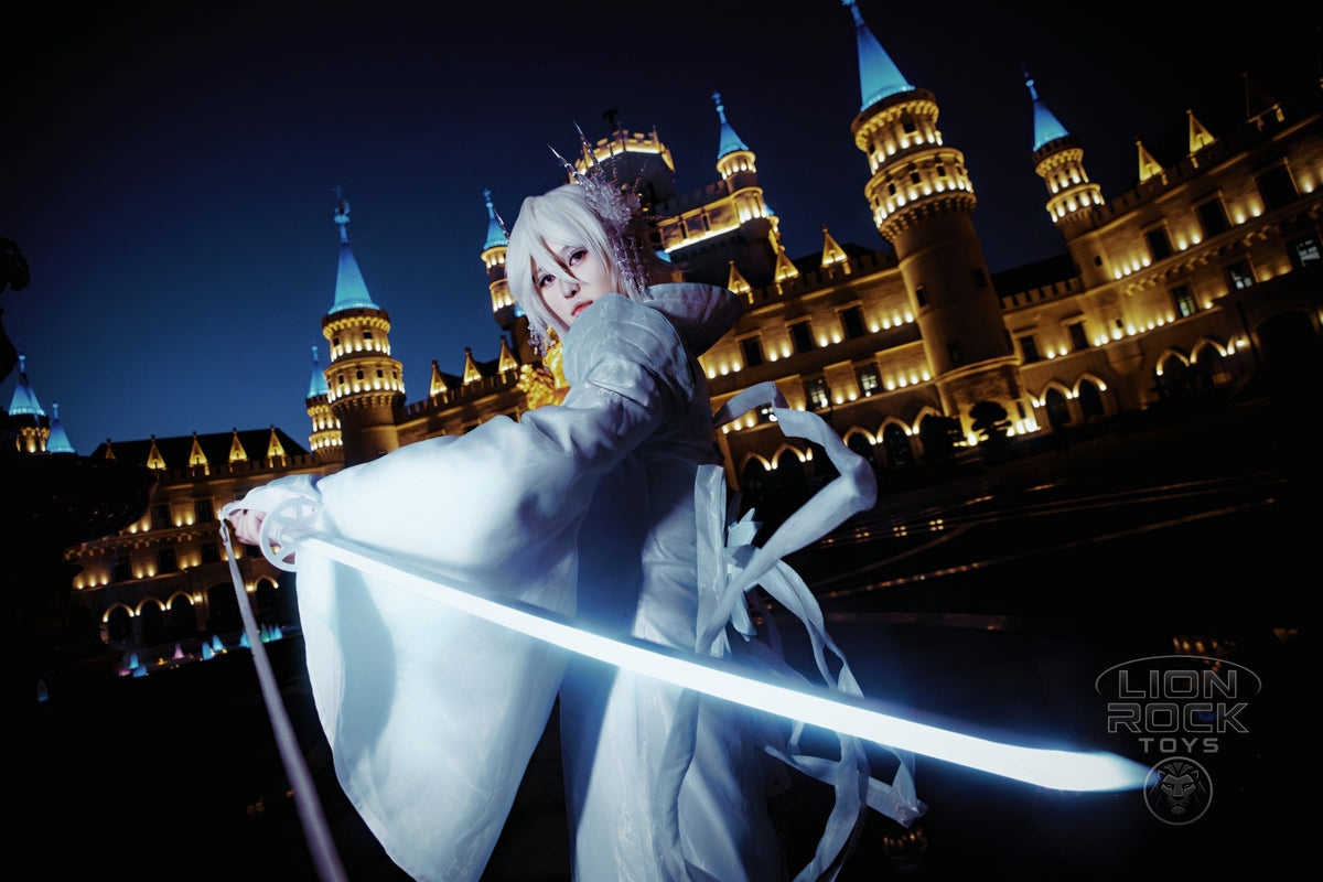 Ice kimono cosplay action pose