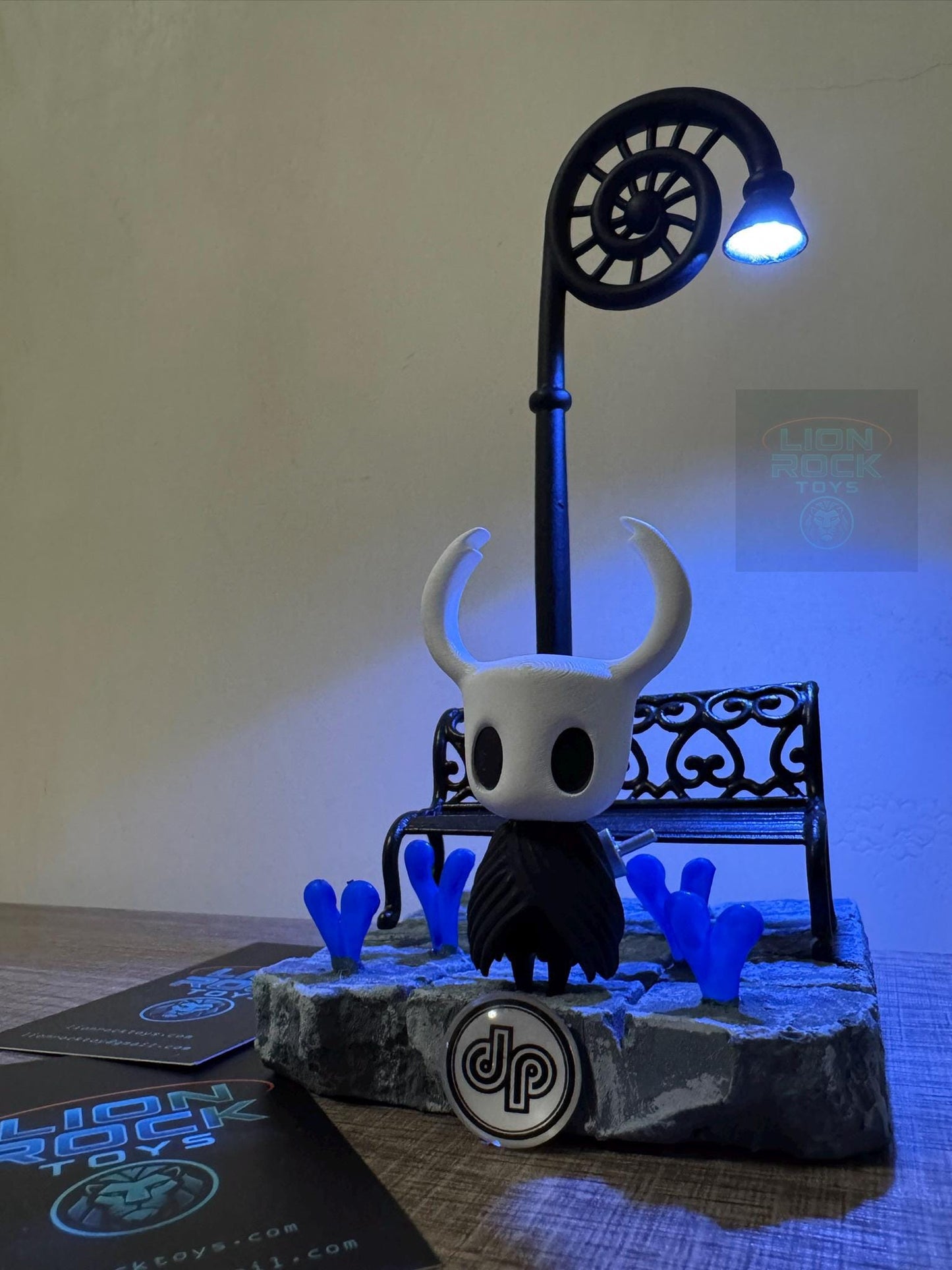 Hollow Knight Diorama | The Knight & Bench LED Lamp, Collector's Figurine