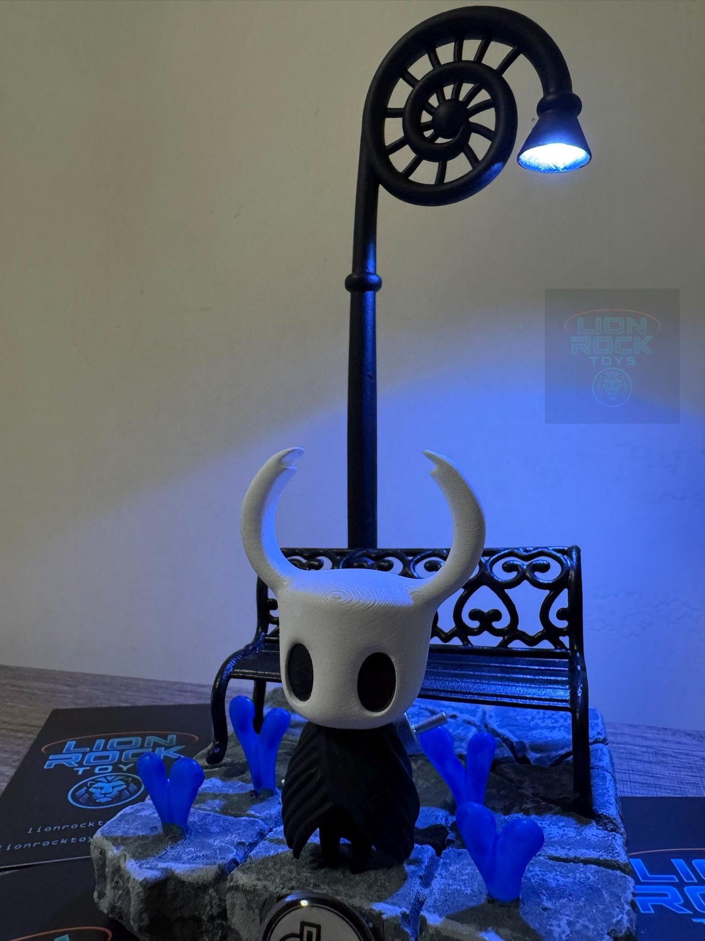 Hollow Knight Diorama | The Knight & Bench LED Lamp, Collector's Figurine