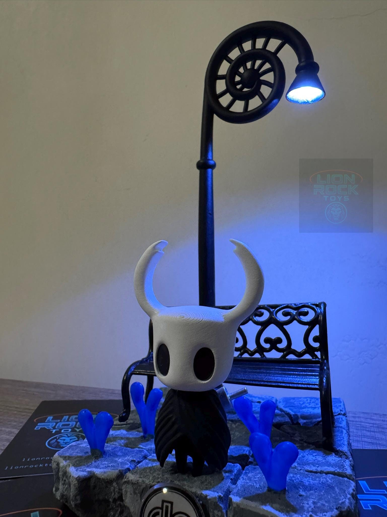 Hollow Knight Diorama | The Knight & Bench LED Lamp, Collector's Figurine