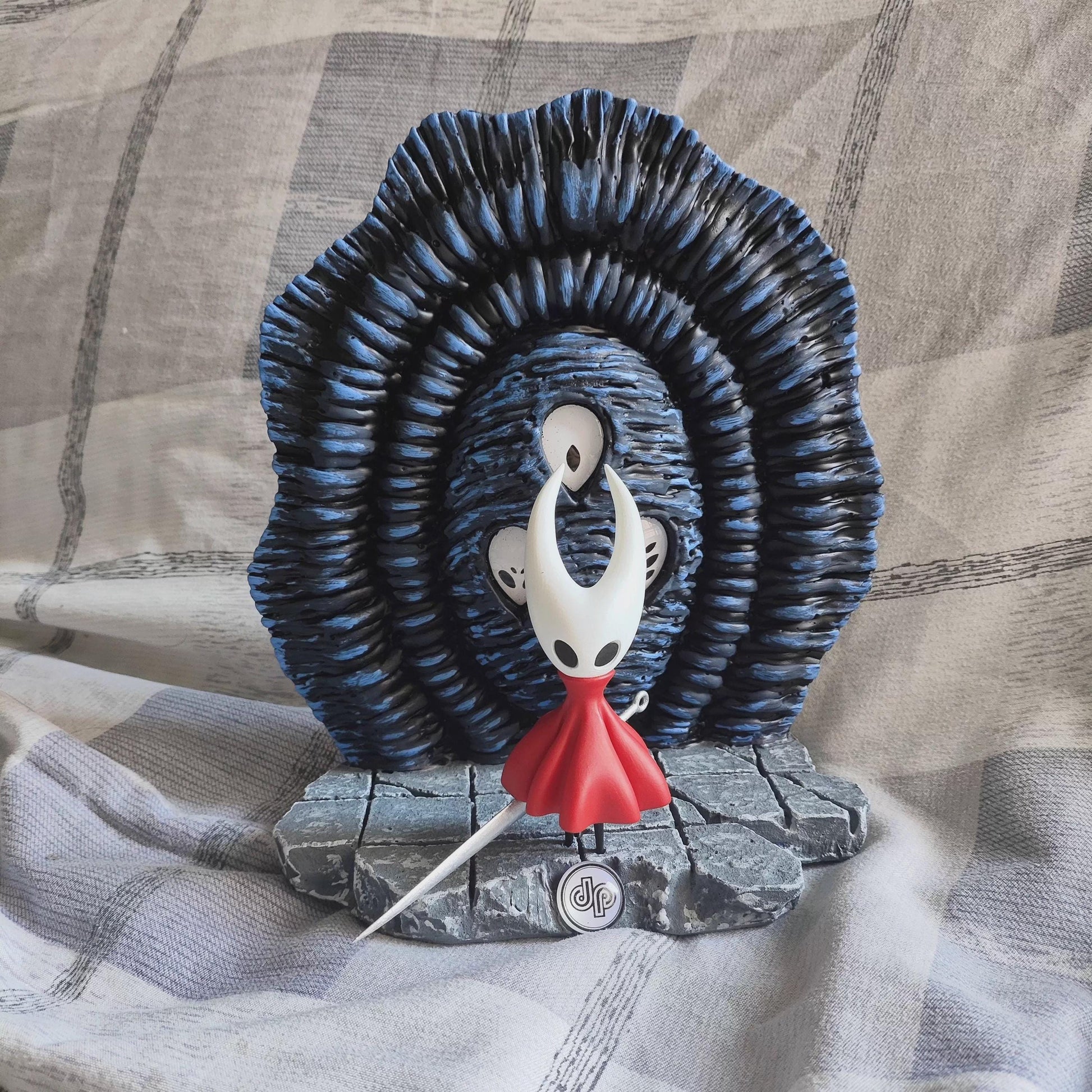Hollow Knight Diorama | The Knight & Bench LED Lamp, Collector's Figurine
