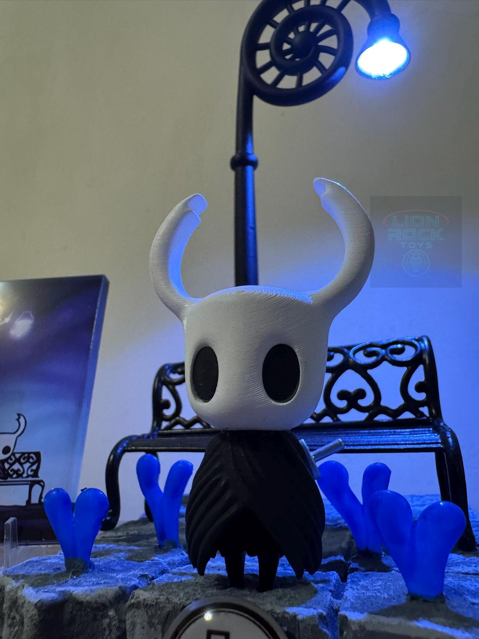 Hollow Knight Diorama | The Knight & Bench LED Lamp, Collector's Figurine