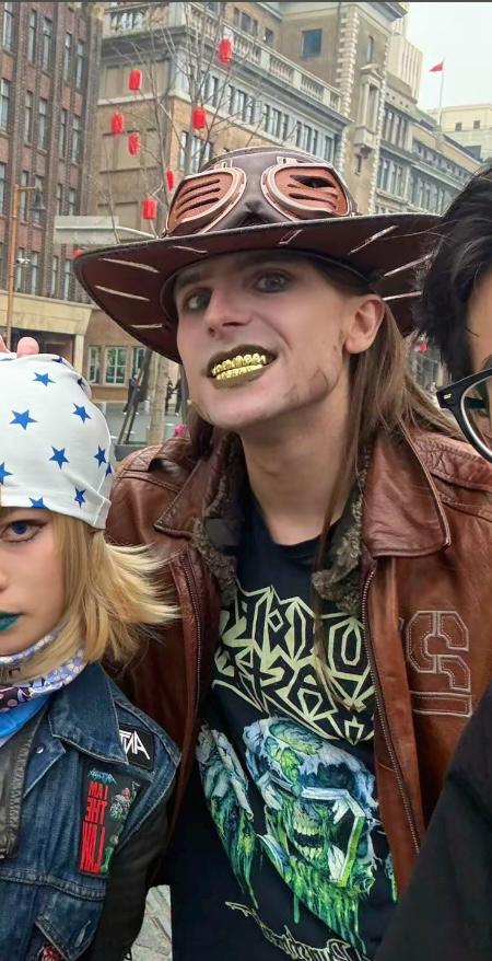 Gyro Zeppeli Golden Grillz - Go Go Zeppeli Teeth Replica - Steel Ball Run Cosplay Accessory - Adjustable Gold Mouthpiece - JoJo SBR Prop