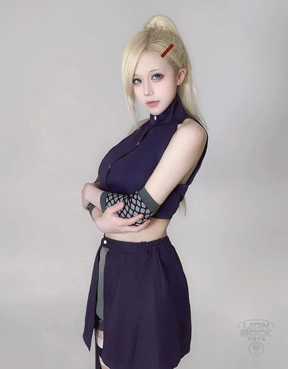 High-collar crop top and three-layer skirt - close view