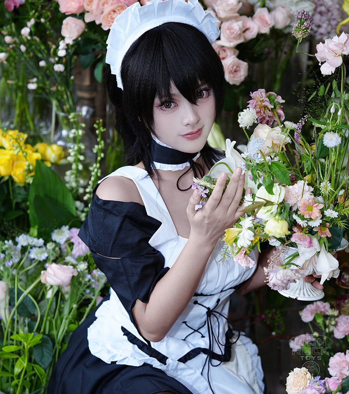 Maid Latte cosplay - headband, choker and apron close-up