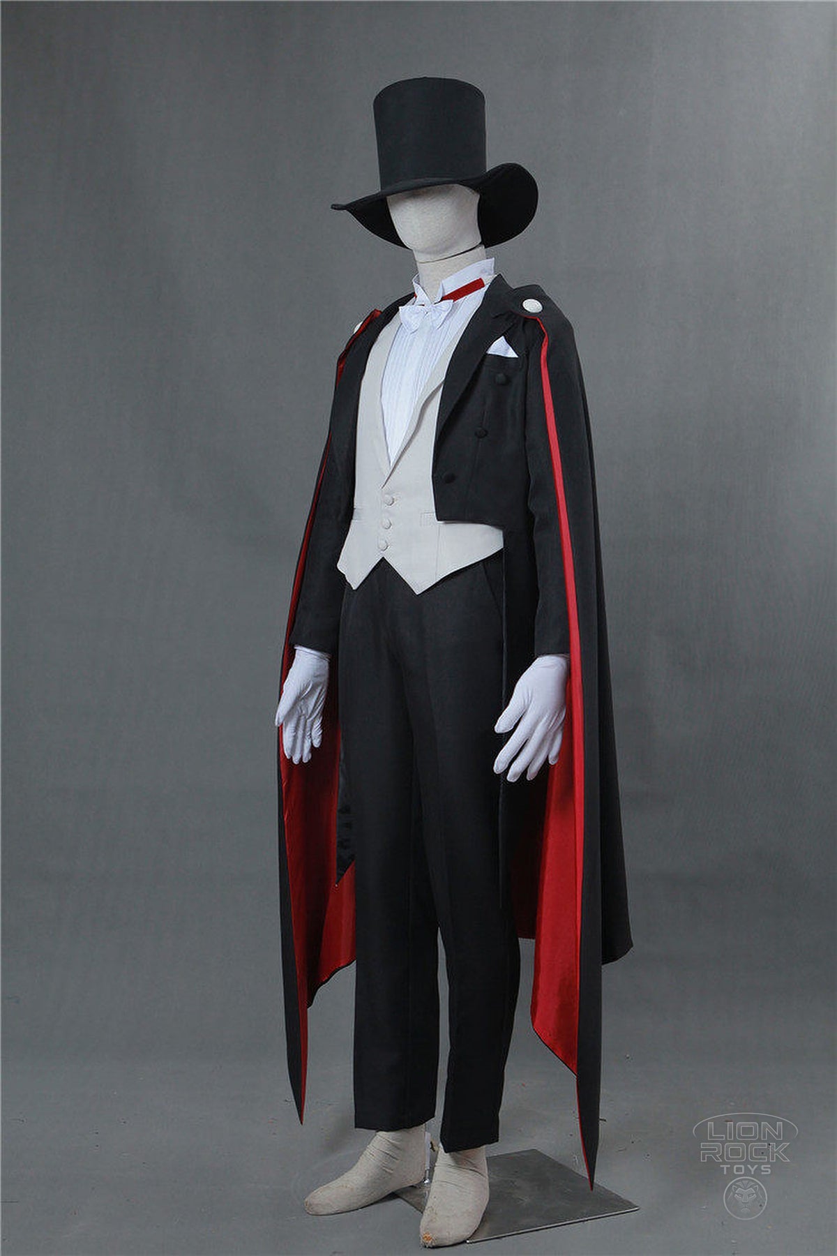 Tuxedo with cape - angle view