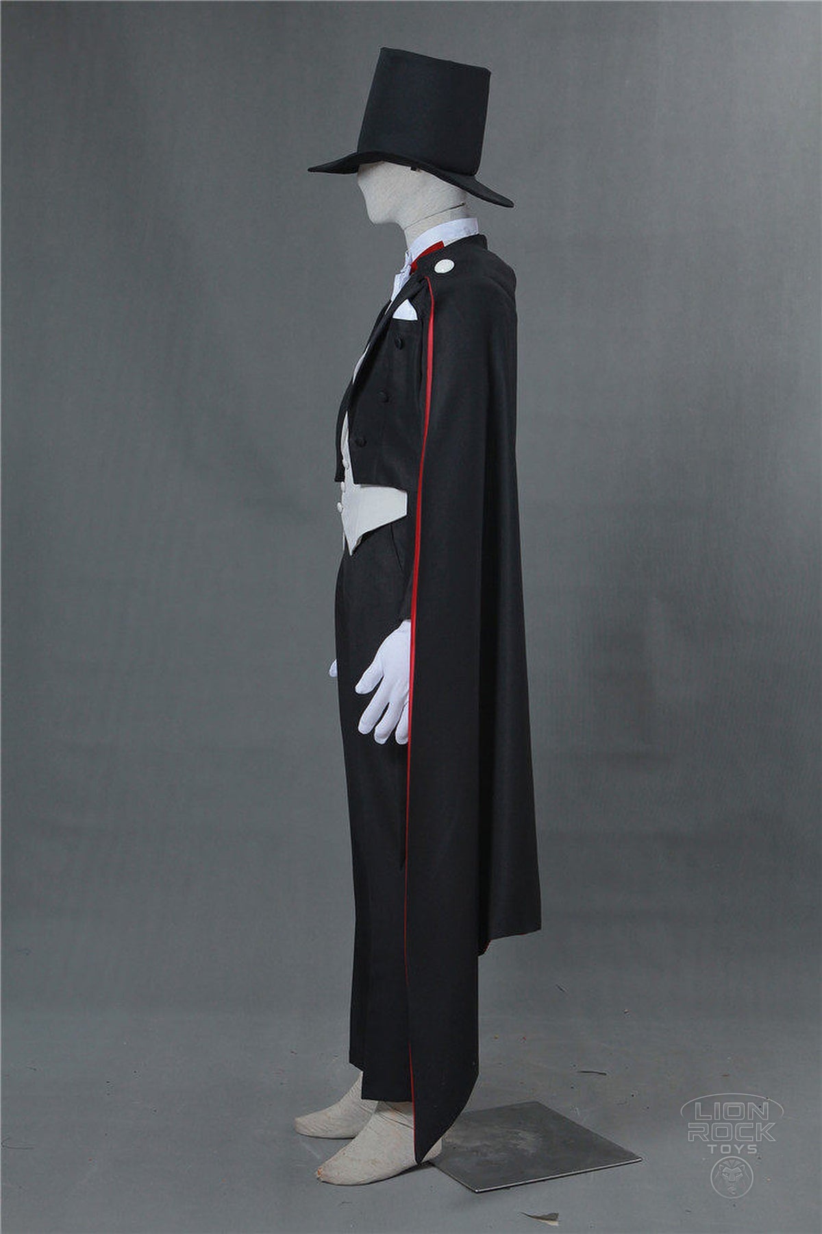 Tuxedo with cape - side