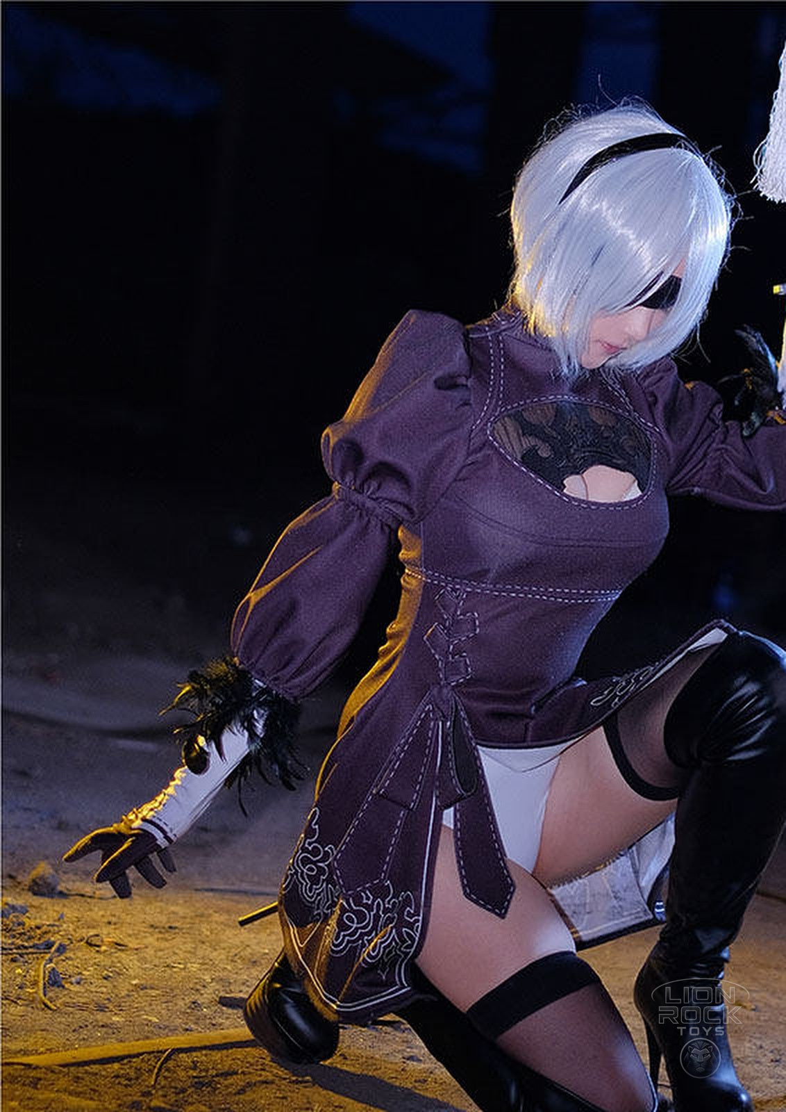 2B cosplay dress - kneeling pose