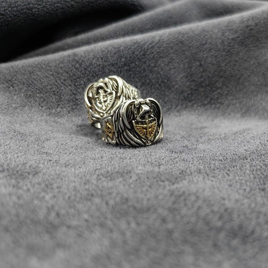 Gothic skull signet ring detail