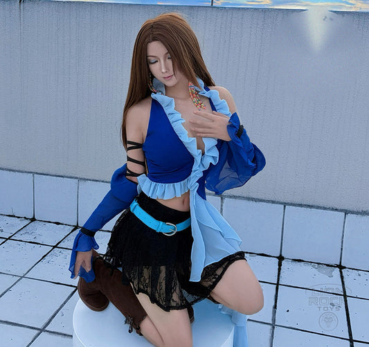 Songstress cosplay set - kneeling pose