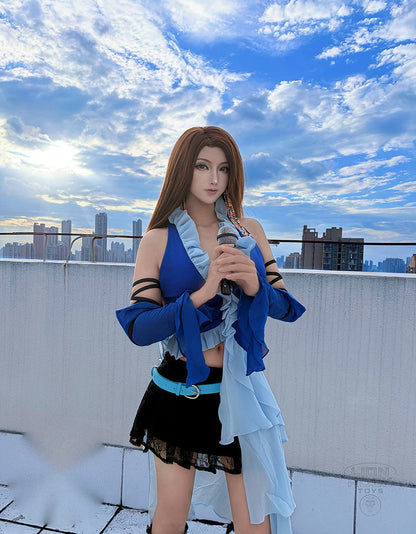 Songstress cosplay - standing with drape
